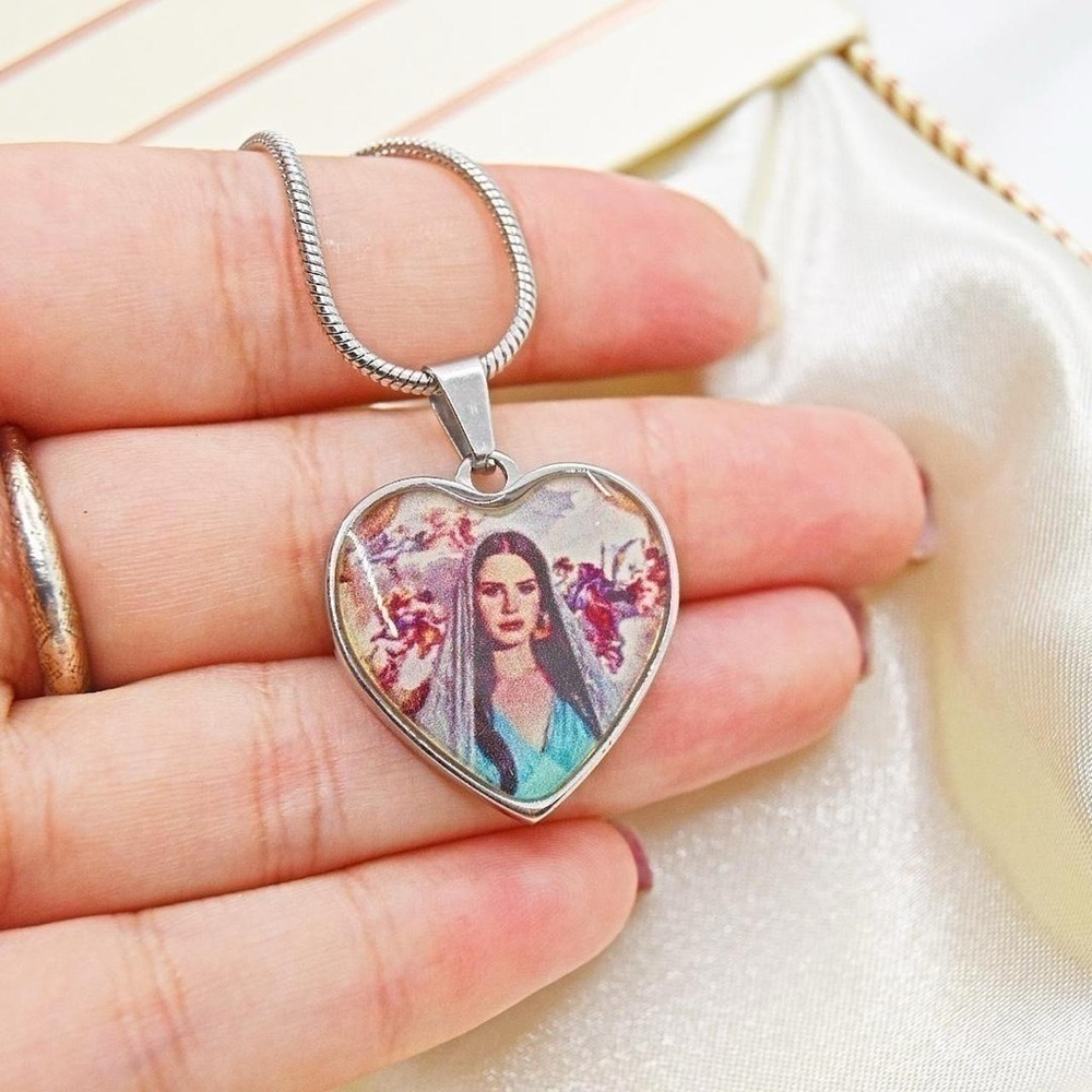 Lana Del Rey Necklace - Picture 2 of 6